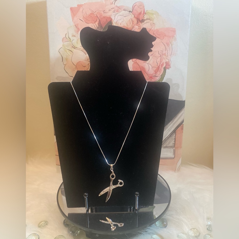 NWOT Silver 18” chain w/ Charm Bling out Hairstylist Shears(scissors)